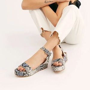 Free People Paris Blue Snake Skin Platform Sandals Size 39/8.5